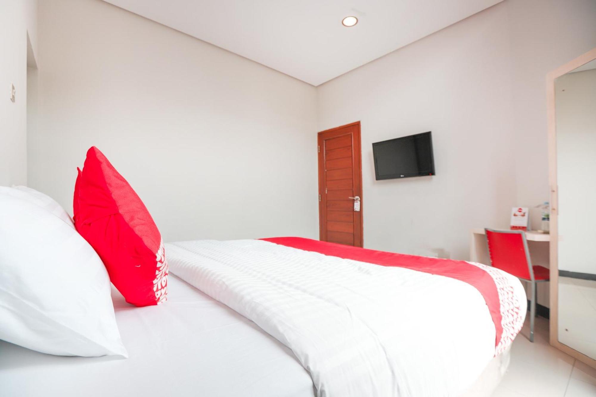 Oyo 148 Cempaka Place Homestay Jakarta Exteriör bild