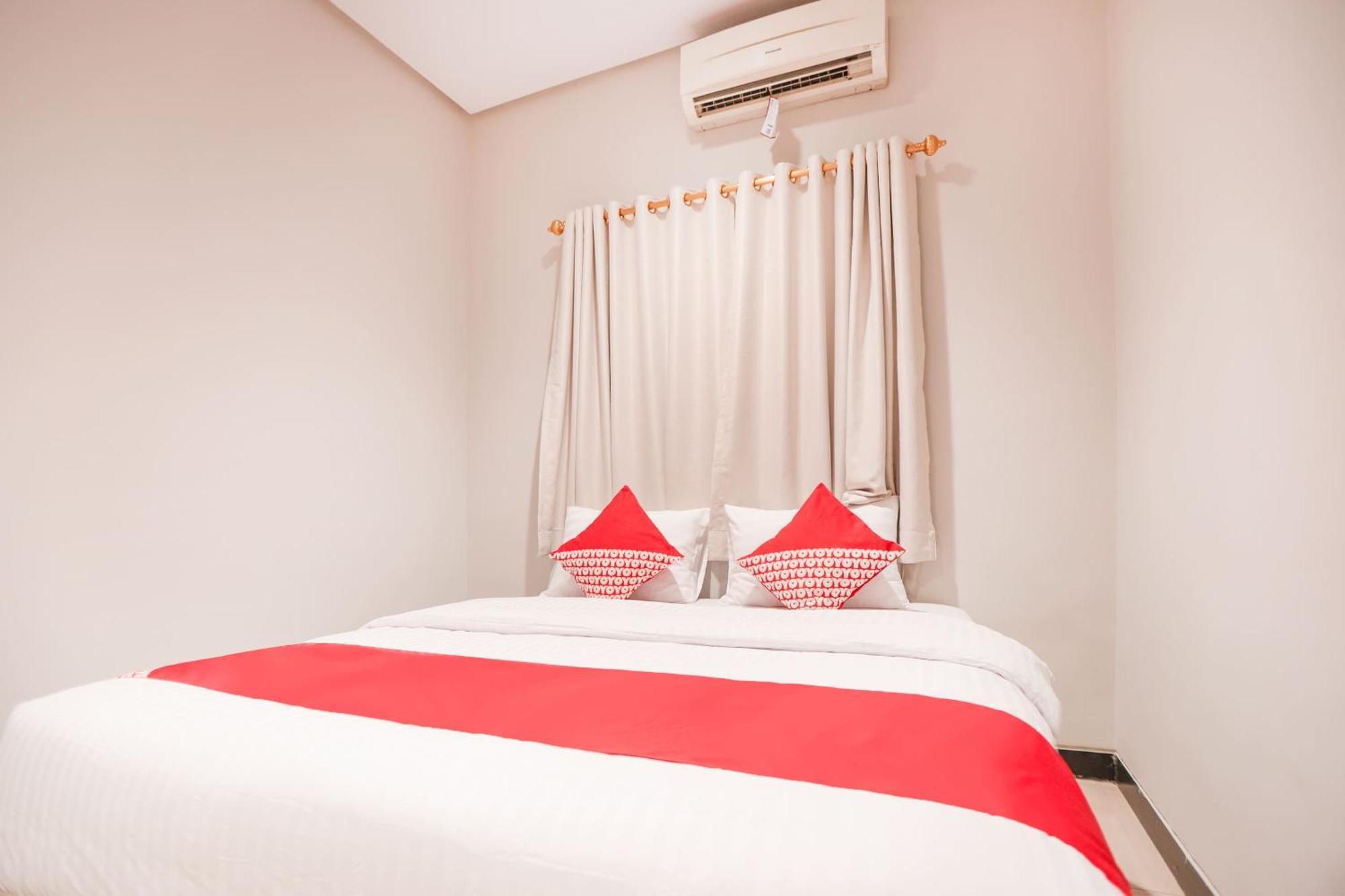 Oyo 148 Cempaka Place Homestay Jakarta Exteriör bild