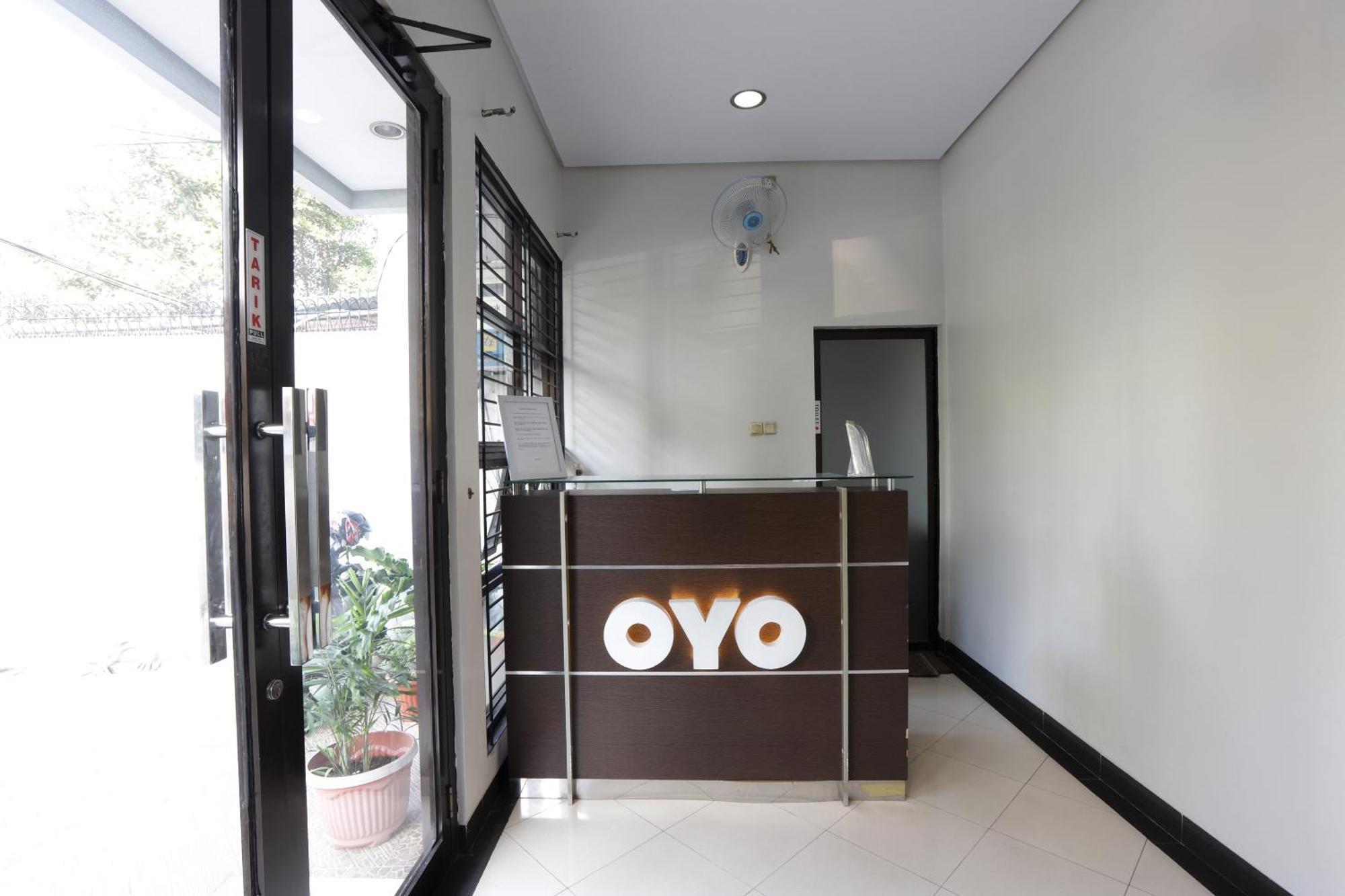 Oyo 148 Cempaka Place Homestay Jakarta Exteriör bild