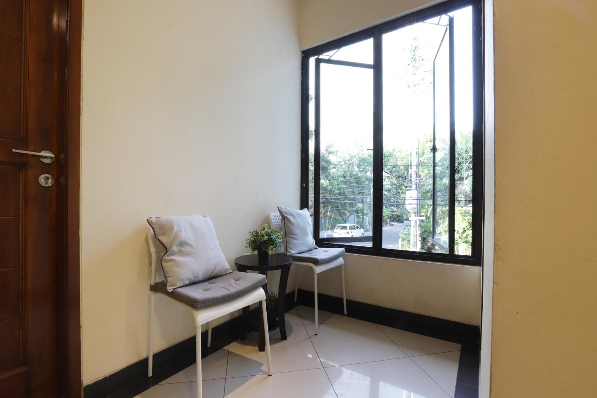 Oyo 148 Cempaka Place Homestay Jakarta Exteriör bild