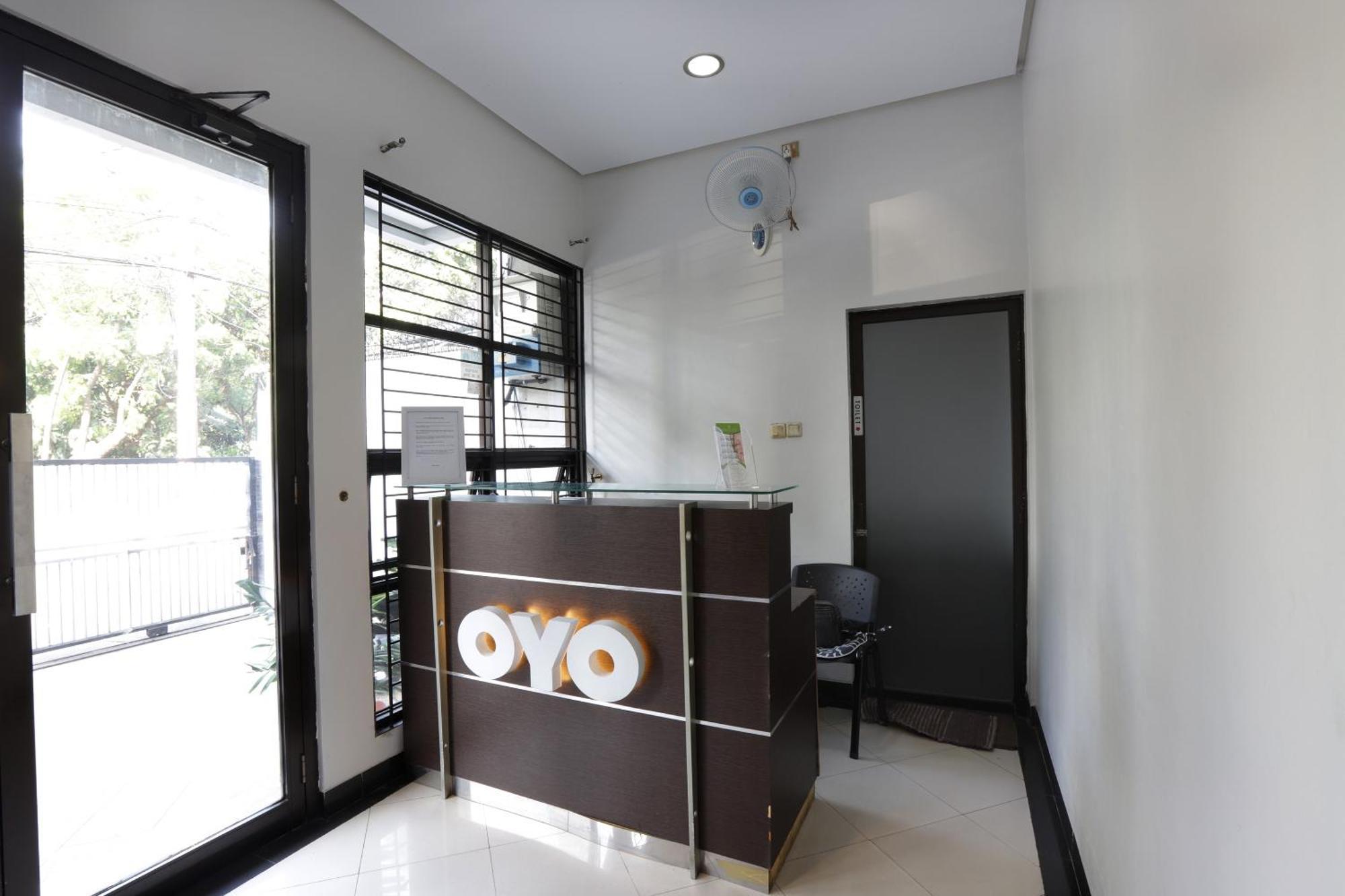 Oyo 148 Cempaka Place Homestay Jakarta Exteriör bild