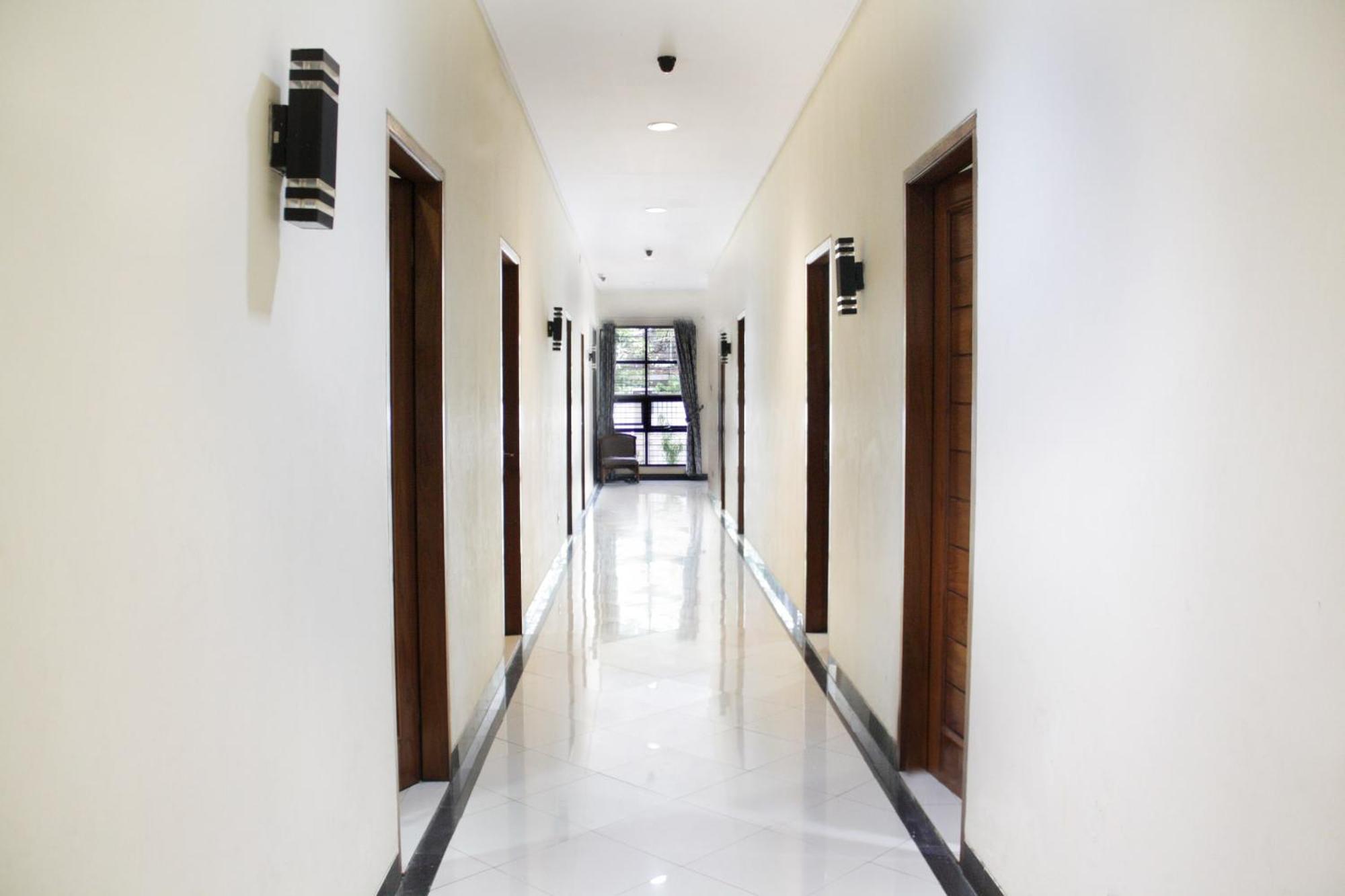 Oyo 148 Cempaka Place Homestay Jakarta Exteriör bild