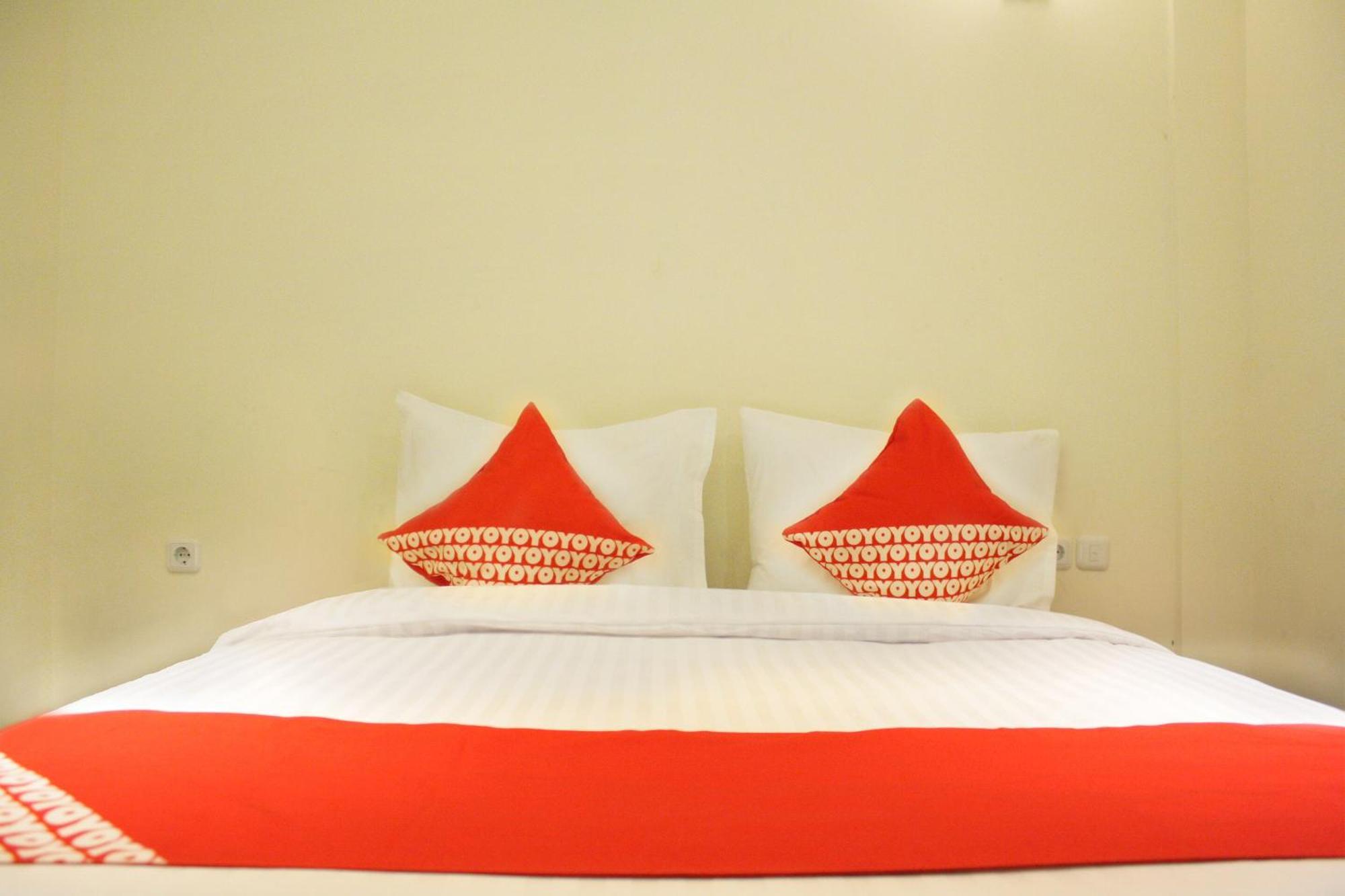 Oyo 148 Cempaka Place Homestay Jakarta Exteriör bild